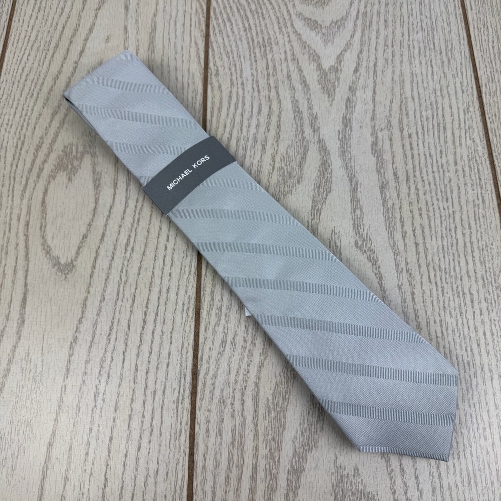 703 Michael Kors Halyard Stripe 040 Silver 2MKC23-1062 Silk Blend $69.50